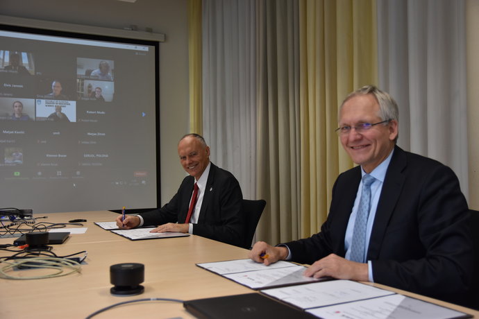 FAIR Day Slowenien mit dem Wissenschftlichen Geschäftsführer Professor Paolo Giubellino (links) und dem Technischen Gerschäftsführer Jörg Blaurock.