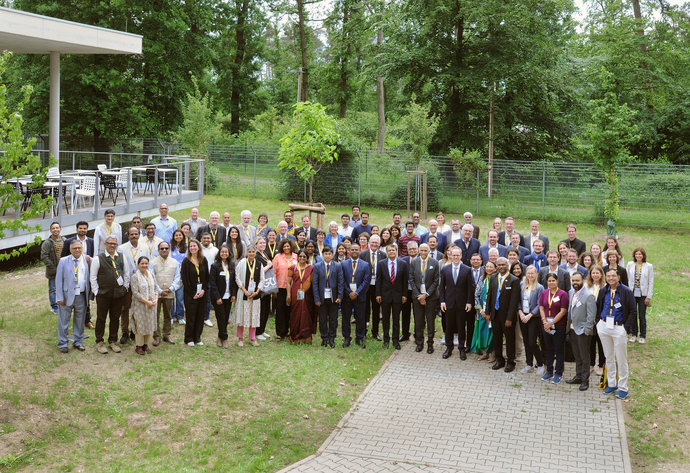 50 Jahre deutsch-indische Zusammenarbeit in Wissenschaft und Technologie – Gruppenbild der Teilnehmenden