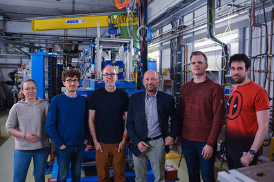 Didascalia: Space Radiation Physics group. From left to right: M. Schumacher, L. Lunati, C. Schuy, Prof. Dr. M. Durante, T. Wagner, E. Pierobon