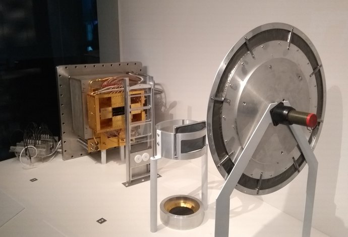 Der SHIP-Detektor im Deutschen Museum (hinten im Bild).
