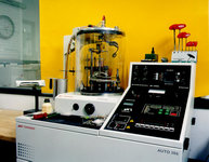 On the picture you see a Edwards Auto 306 coating plant with a glass recipient. It is equipped with thermal evaporation and an electron beam gun.