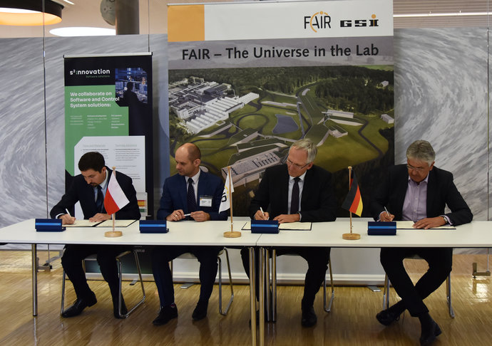 Representatives of GSI/FAIR and S2Innovation signing the "FAIR Project Associate Programme" agreement.