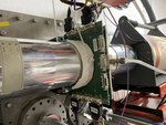 Experimentaufbau hinter dem TASCA-Separator: der erste Detektor hinter der Reaktionskammer, umgeben von zwei Germaniumdetektoren.