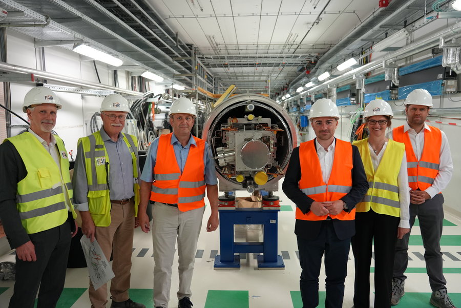 Besuch im Beschleuniger-Ringtunnel SIS100.