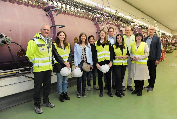 The guests and the Management of GSI and FAIR at the linear accelerator UNILAC.