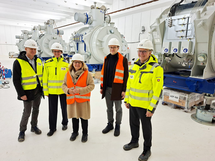 Besichtigung der Fortschritte beim FAIR-Bau (v.l. Dr. Inti Lehmann, Dr. Katharina Stummeyer, Svenja Schulze, Georg Händel, Jörg Blaurock)