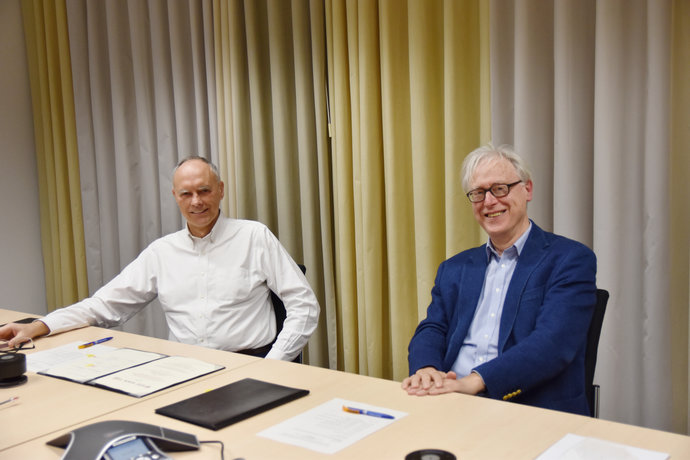 Treffen mit dem Wissenschaftlichen Geschäftsführer Prof. Dr. Paolo Giubellino (links) und dem Forschungsdirektor Prof. Dr. Karlheinz Langanke.